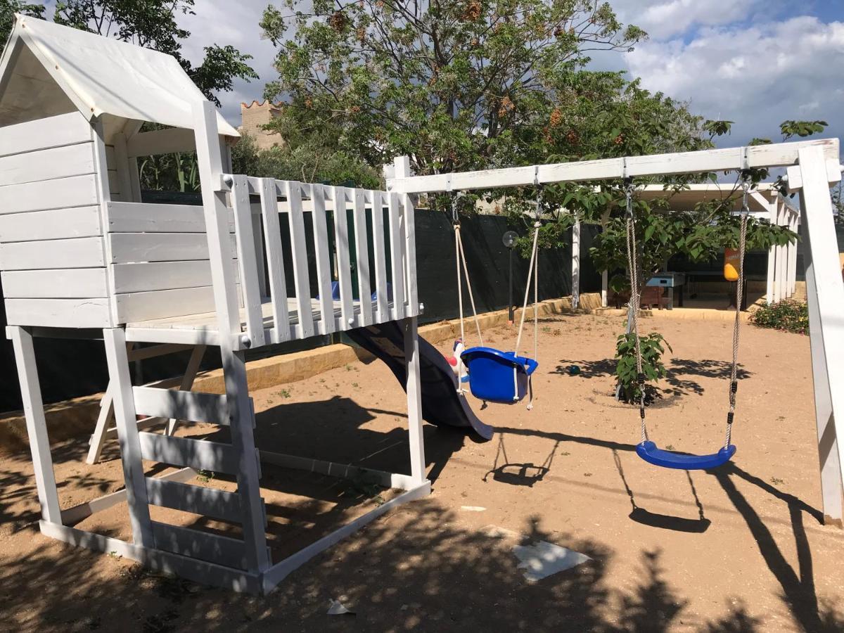 Villa Ceni - Appartamenti Con Camere, Cucina, Wc E Terrazza Sul Mare In Villa Con Piscina, Giardino E Parcheggio Marinella di Selinunte Dış mekan fotoğraf