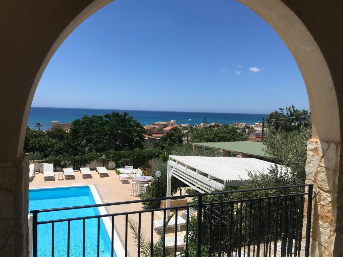 Villa Ceni - Appartamenti Con Camere, Cucina, Wc E Terrazza Sul Mare In Villa Con Piscina, Giardino E Parcheggio Marinella di Selinunte Dış mekan fotoğraf