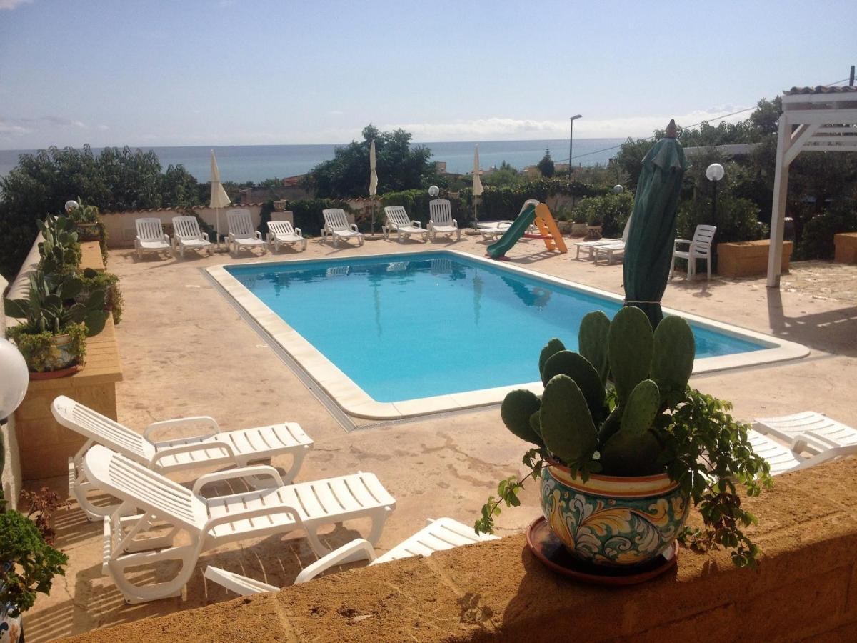 Villa Ceni - Appartamenti Con Camere, Cucina, Wc E Terrazza Sul Mare In Villa Con Piscina, Giardino E Parcheggio Marinella di Selinunte Dış mekan fotoğraf