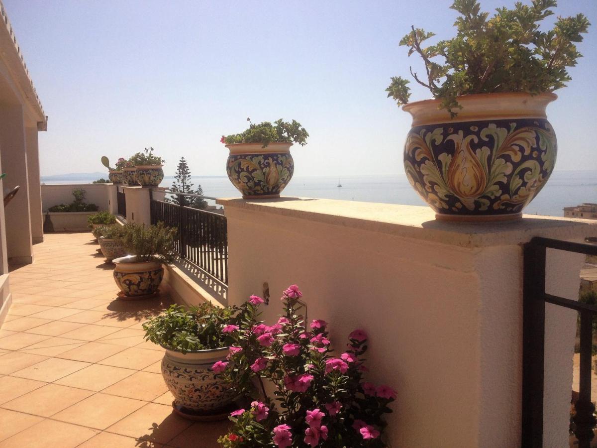 Villa Ceni - Appartamenti Con Camere, Cucina, Wc E Terrazza Sul Mare In Villa Con Piscina, Giardino E Parcheggio Marinella di Selinunte Dış mekan fotoğraf