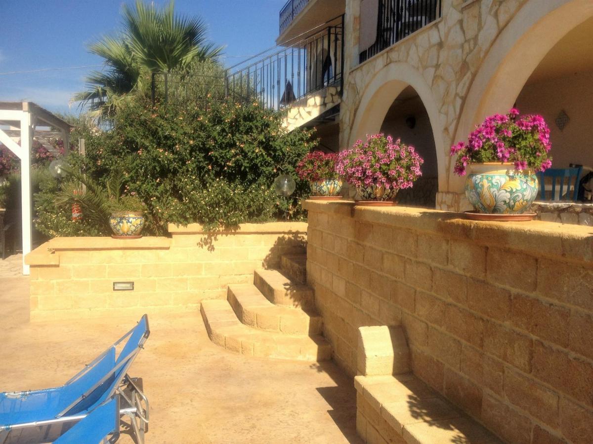 Villa Ceni - Appartamenti Con Camere, Cucina, Wc E Terrazza Sul Mare In Villa Con Piscina, Giardino E Parcheggio Marinella di Selinunte Dış mekan fotoğraf