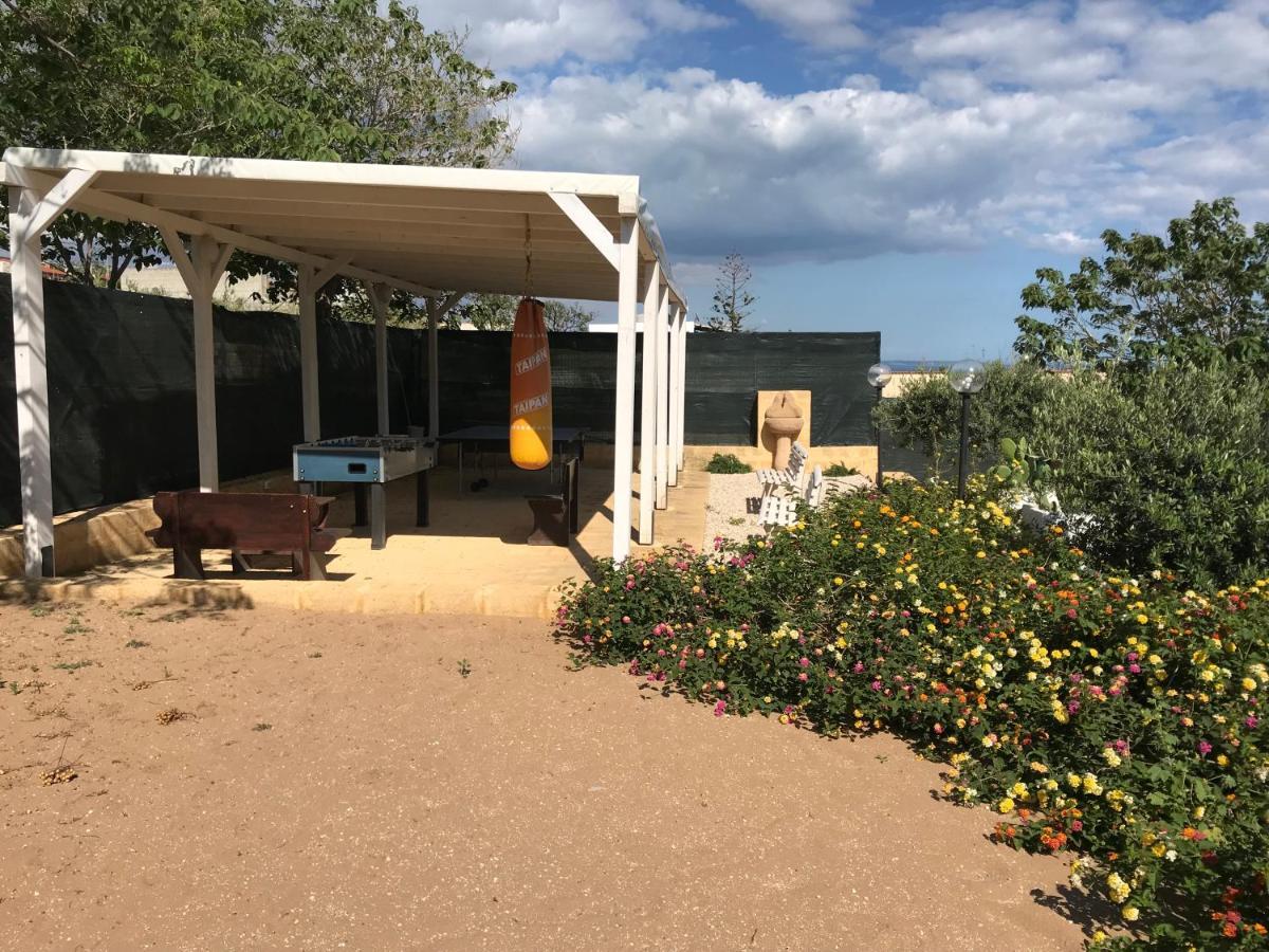 Villa Ceni - Appartamenti Con Camere, Cucina, Wc E Terrazza Sul Mare In Villa Con Piscina, Giardino E Parcheggio Marinella di Selinunte Dış mekan fotoğraf