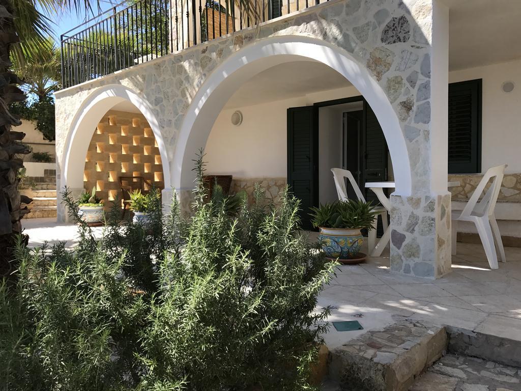 Villa Ceni - Appartamenti Con Camere, Cucina, Wc E Terrazza Sul Mare In Villa Con Piscina, Giardino E Parcheggio Marinella di Selinunte Dış mekan fotoğraf