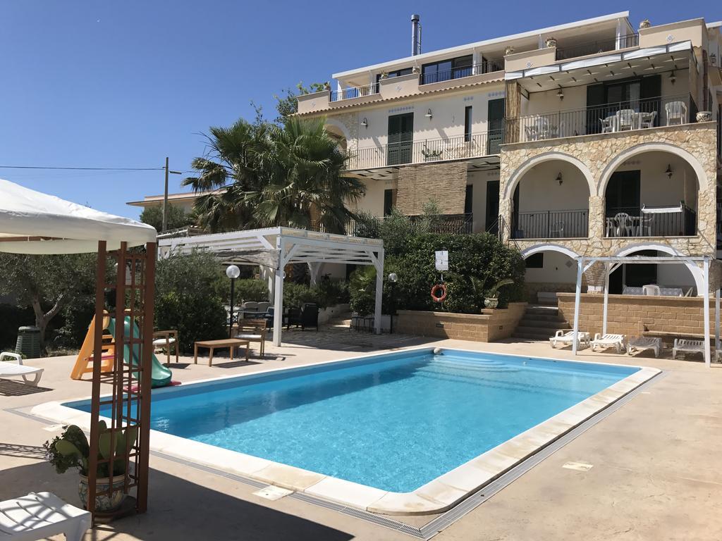 Villa Ceni - Appartamenti Con Camere, Cucina, Wc E Terrazza Sul Mare In Villa Con Piscina, Giardino E Parcheggio Marinella di Selinunte Dış mekan fotoğraf