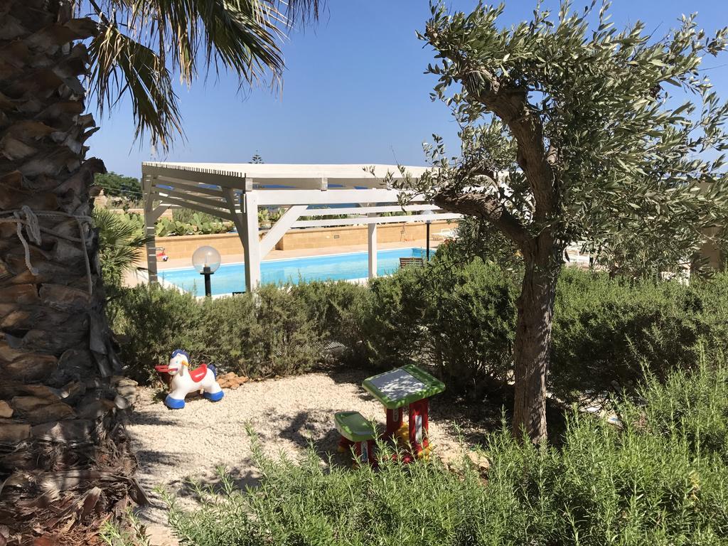Villa Ceni - Appartamenti Con Camere, Cucina, Wc E Terrazza Sul Mare In Villa Con Piscina, Giardino E Parcheggio Marinella di Selinunte Dış mekan fotoğraf