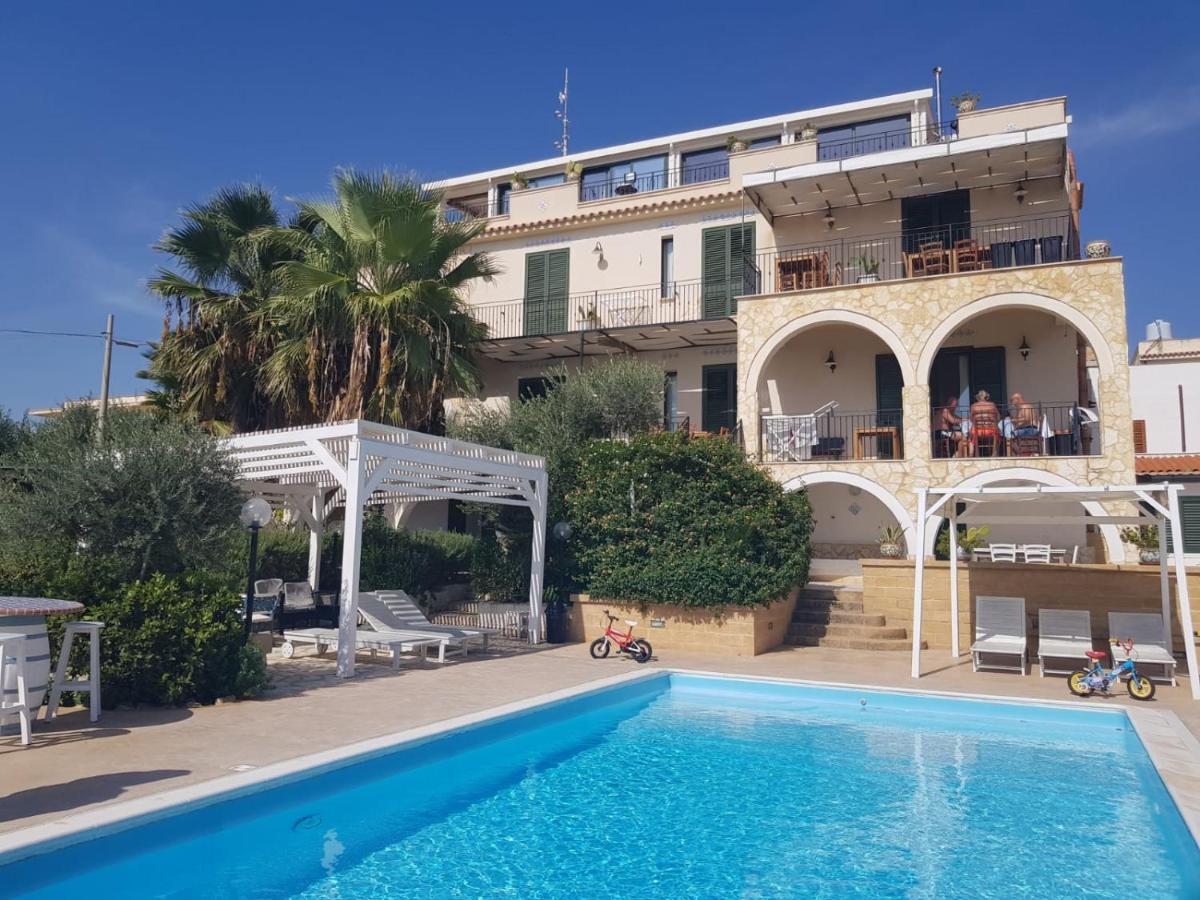 Villa Ceni - Appartamenti Con Camere, Cucina, Wc E Terrazza Sul Mare In Villa Con Piscina, Giardino E Parcheggio Marinella di Selinunte Dış mekan fotoğraf