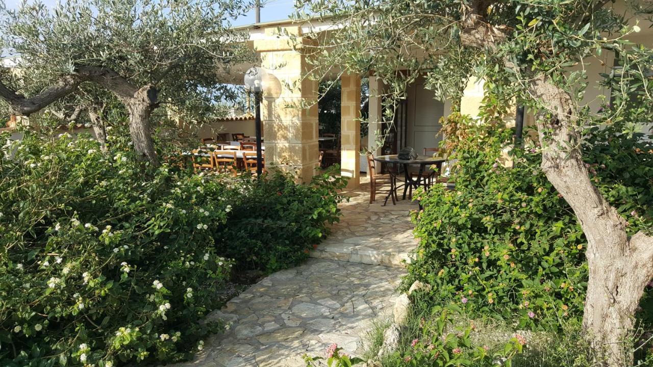 Villa Ceni - Appartamenti Con Camere, Cucina, Wc E Terrazza Sul Mare In Villa Con Piscina, Giardino E Parcheggio Marinella di Selinunte Dış mekan fotoğraf